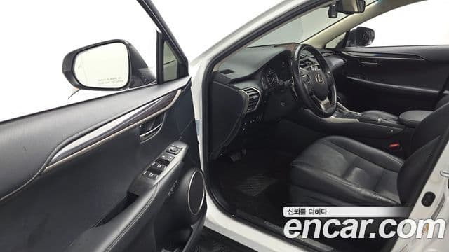 Lexus NX300h 2019 — Şəkil 9/20