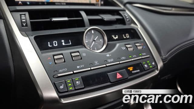 Lexus NX300h 2019 — Şəkil 16/20