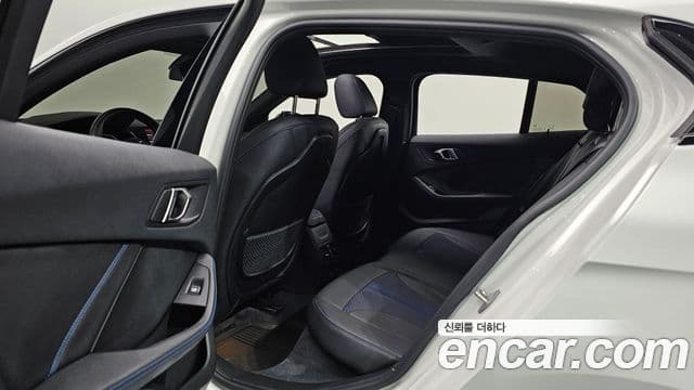 BMW 1 Series 2024 — фото 11 из 20