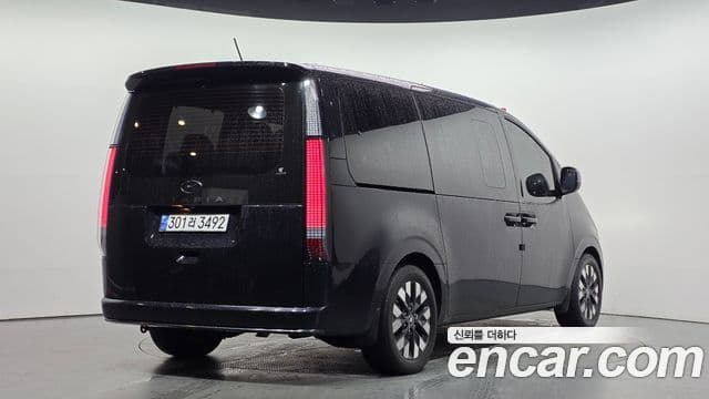 Hyundai Staria 2021 — ფოტო 2/20