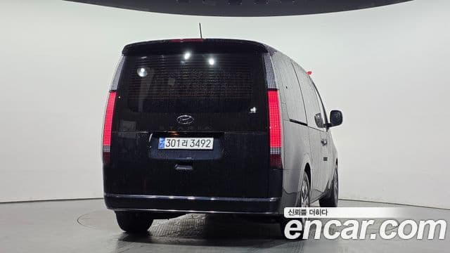 Hyundai Staria 2021 — ფოტო 4/20