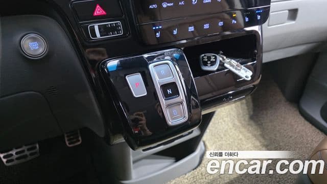 Hyundai Staria 2021 — ფოტო 9/20