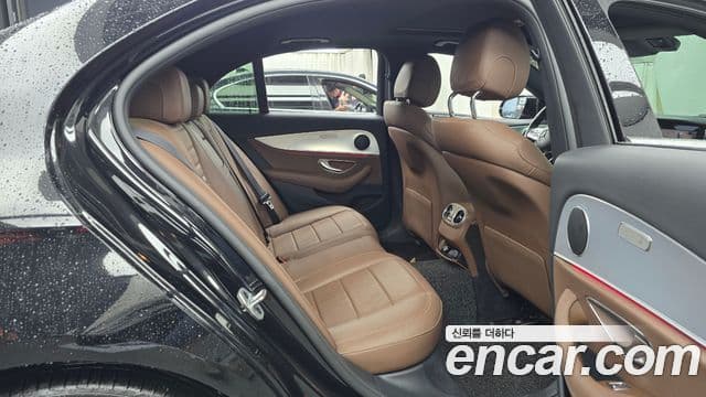 Mercedes-Benz E-Class 2019 — ფოტო 11/20