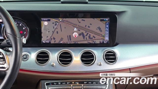 Mercedes-Benz E-Class 2019 — Şəkil 12/20