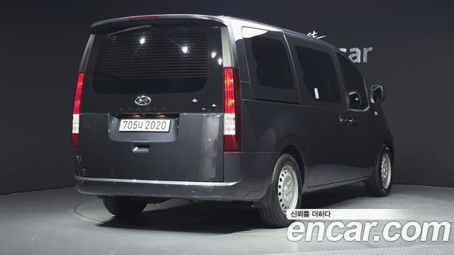 Hyundai Staria 2022 — ფოტო 2/20