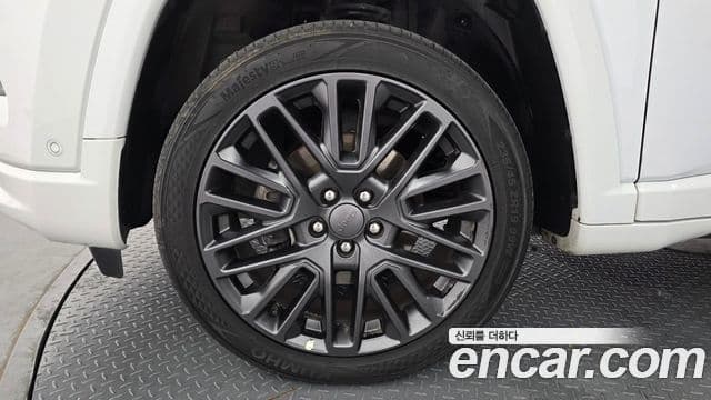 Jeep Compass 2022 — ფოტო 4/20