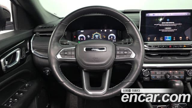 Jeep Compass 2022 — ფოტო 13/20