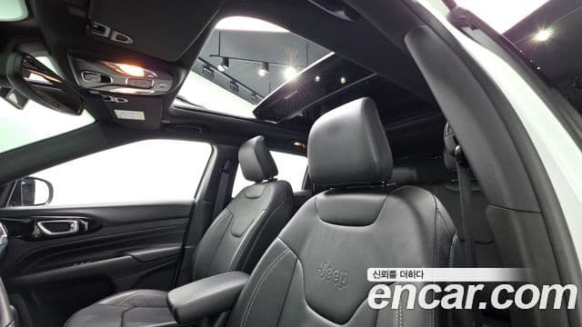 Jeep Compass 2022 — ფოტო 18/20