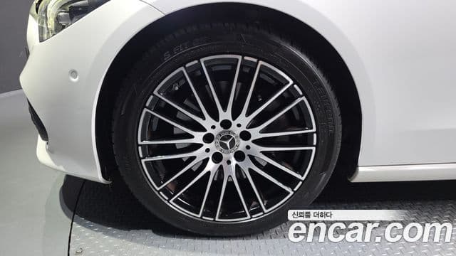 Mercedes-Benz C-Class 2023 — ფოტო 5/20