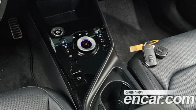 Kia Niro 2023 — Фото 8/20