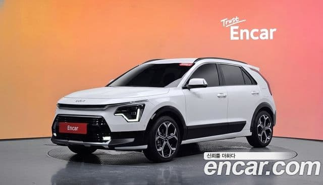 Kia Niro 2023 — Фото 1/20