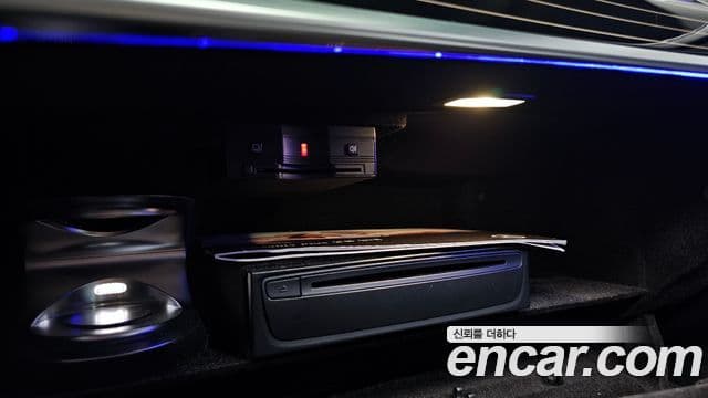 Mercedes-Benz S-Class 2020 — Photo 18/36