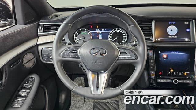Infiniti QX50 2019 — Photo 12/35