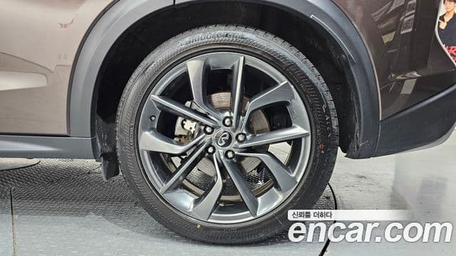 Infiniti QX50 2019 — Photo 19/35