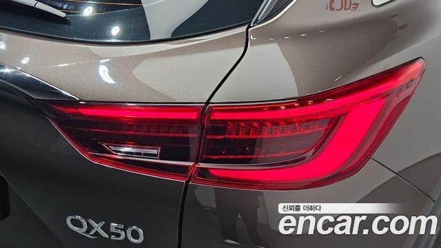 Infiniti QX50 2019 — Photo 10/35