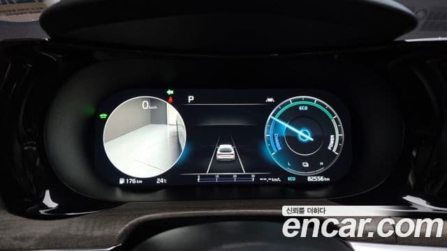 Kia K5 2023 — ფოტო 8/20