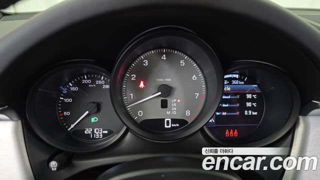 Porsche Macan 2023 — Şəkil 8/20
