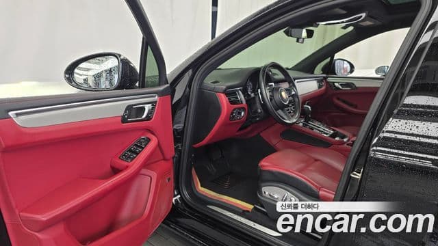 Porsche Macan 2023 — фото 10 из 20