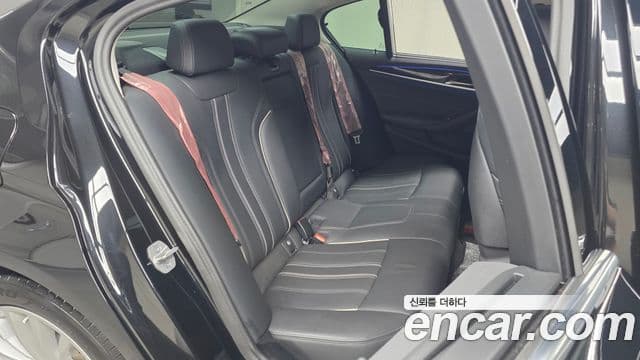 BMW 5 Series 2023 — фото 12 из 20