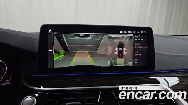 BMW 5 Series 2023 — фото 15 из 20