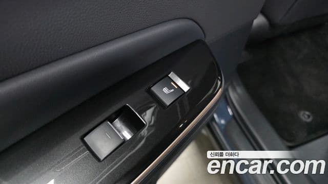 Toyota Crown Crossover 2025 — ფოტო 20/20
