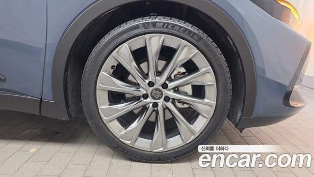Toyota Crown Crossover 2025 — Photo 3/30