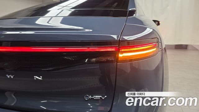 Toyota Crown Crossover 2025 — Photo 28/30