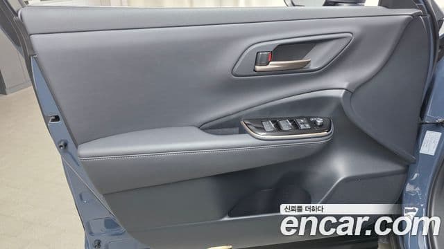 Toyota Crown Crossover 2025 — Photo 25/30