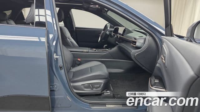 Toyota Crown Crossover 2025 — Photo 17/30