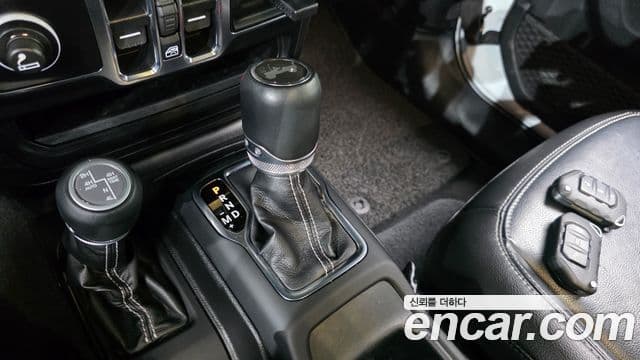 Jeep Wrangler 2021 — Şəkil 8/20
