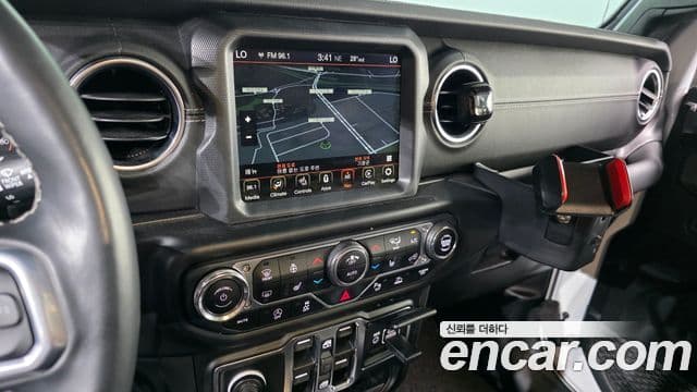 Jeep Wrangler 2021 — Şəkil 14/20