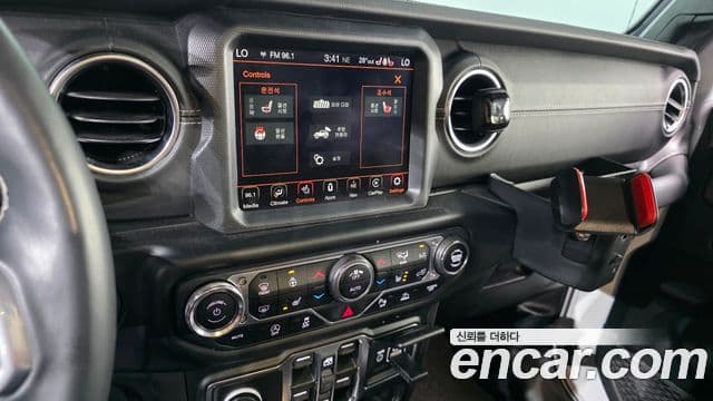 Jeep Wrangler 2021 — Şəkil 15/20