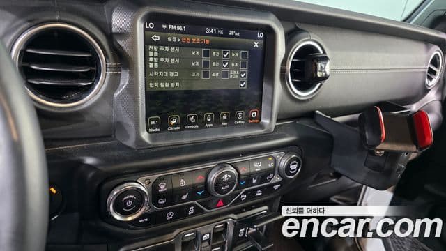 Jeep Wrangler 2021 — фото 16 из 20