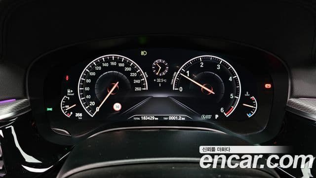 BMW 5 Series 2019 — Şəkil 8/20