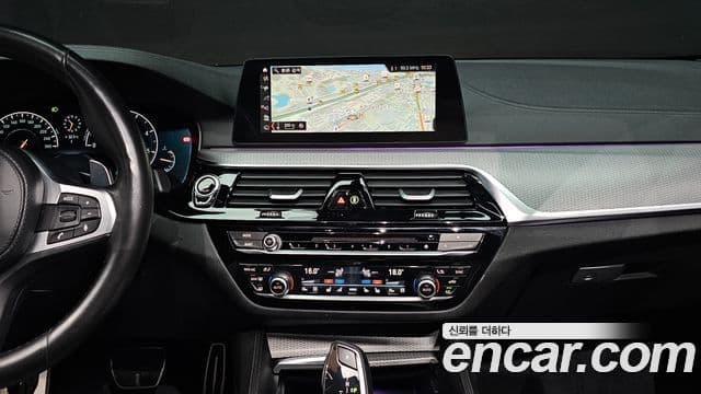 BMW 5 Series 2019 — фото 13 из 20