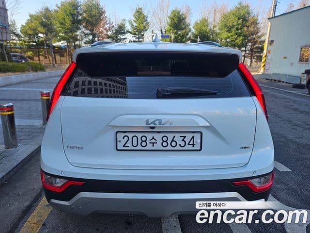Kia Niro 2022 — Фото 3/20