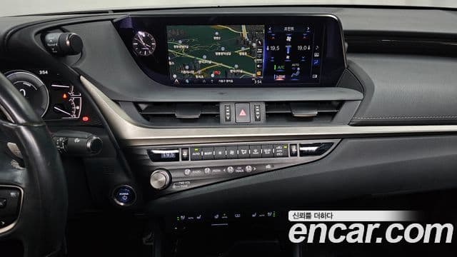 Lexus ES300h 2021 — Şəkil 12/20