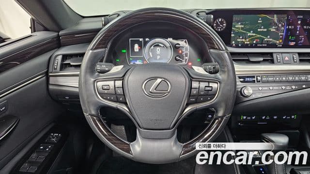 Lexus ES300h 2021 — Şəkil 13/20