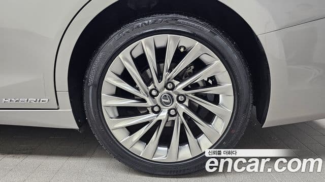 Lexus ES300h 2021 — Photo 19/30