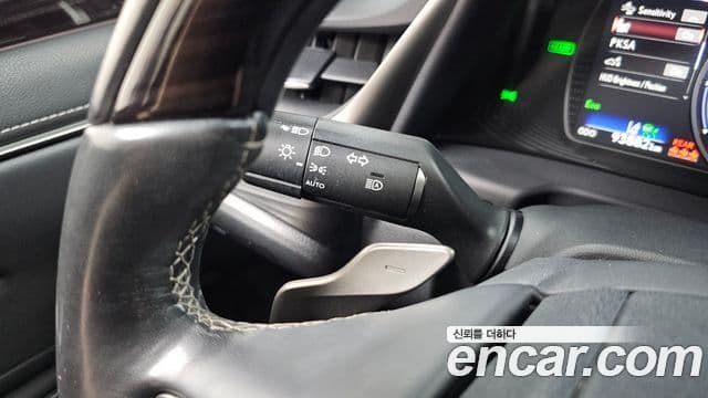 Lexus ES300h 2021 — Photo 9/30