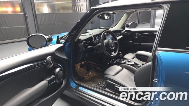 Mini Cooper S 2022 — фото 10 из 20