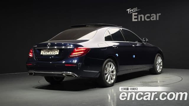 Mercedes-Benz E-Class 2019 — Фото 2/20
