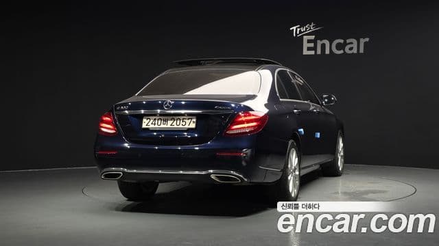Mercedes-Benz E-Class 2019 — Фото 4/20