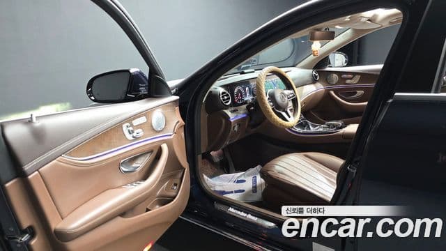 Mercedes-Benz E-Class 2019 — Фото 10/20