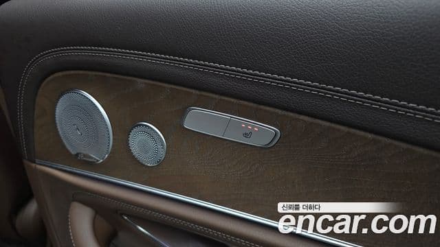 Mercedes-Benz E-Class 2019 — Фото 19/20