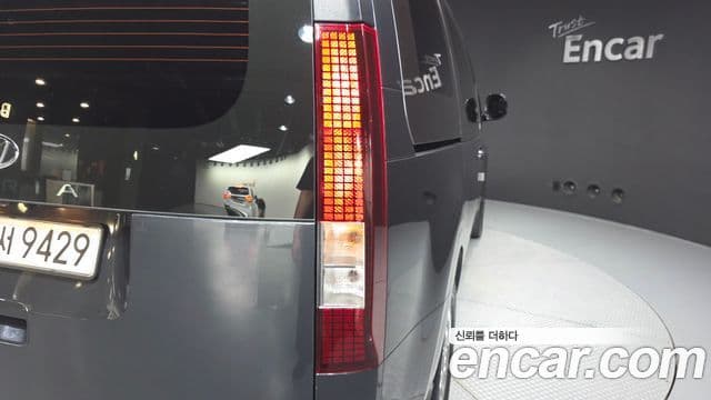 Hyundai Staria 2023 — Photo 16/32