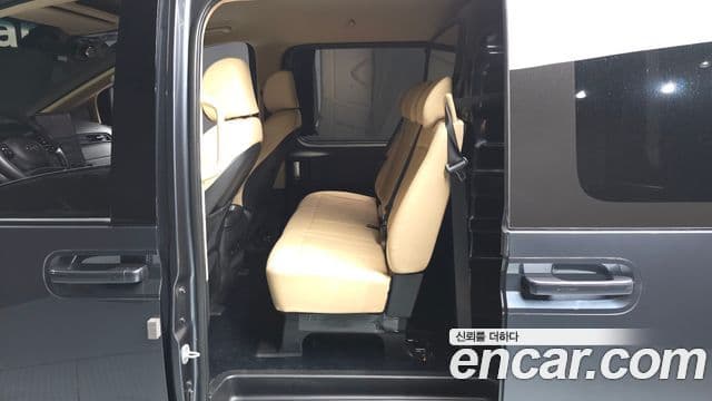Hyundai Staria 2023 — Photo 31/32