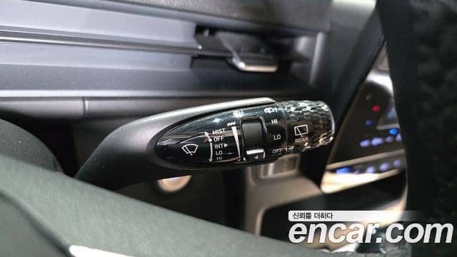 Hyundai Staria 2023 — Photo 3/32