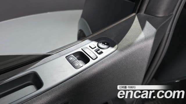 Hyundai Staria 2023 — Photo 6/32