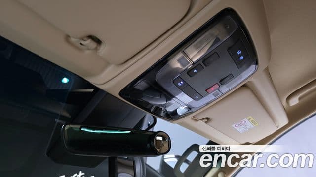 Hyundai Staria 2023 — Photo 2/32